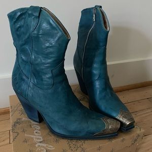 Free People Petrol (BLUE) Parker Boot sz 41 worn once